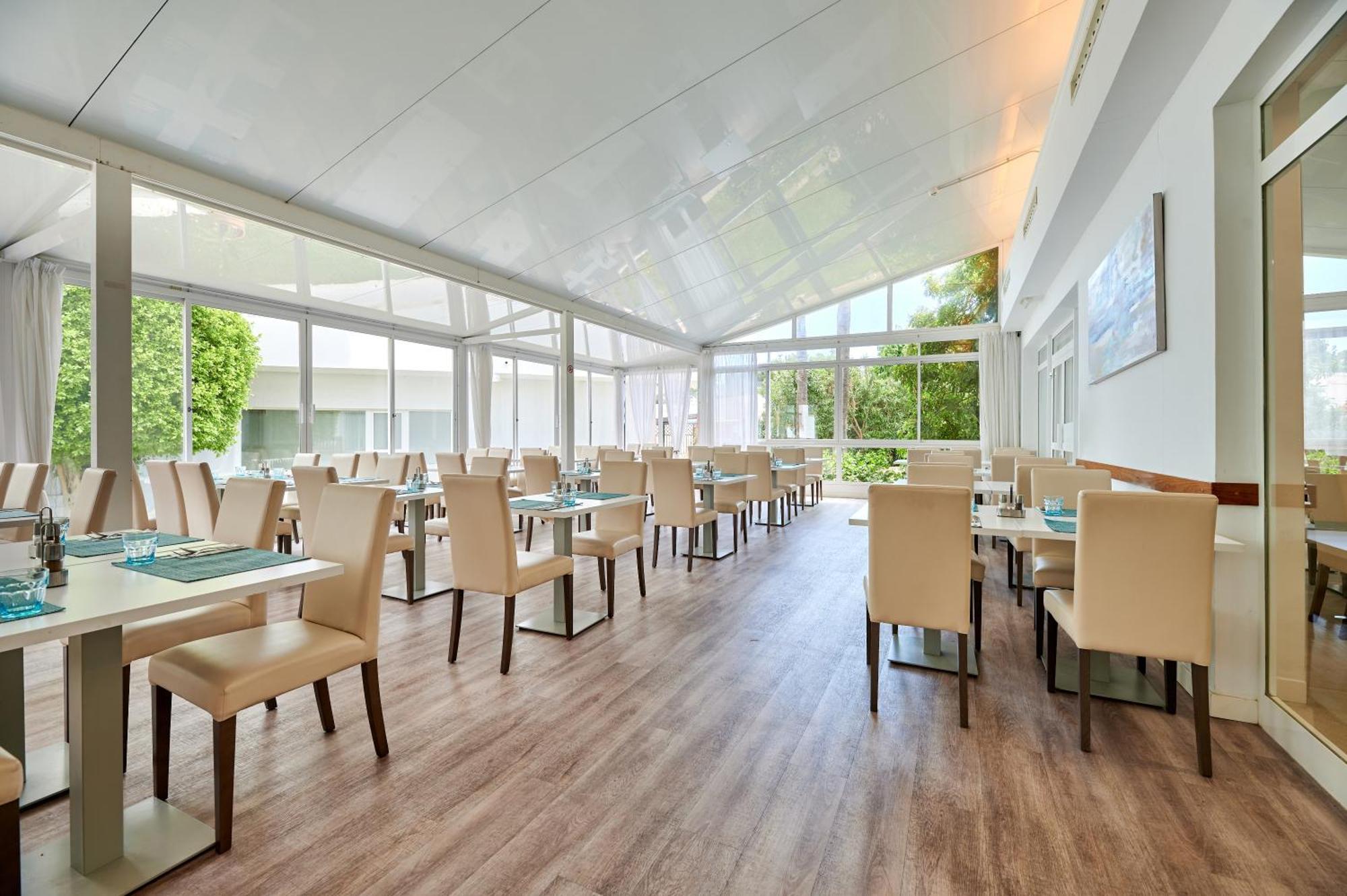 Aluasun Continental Park & Aparthotel 4*